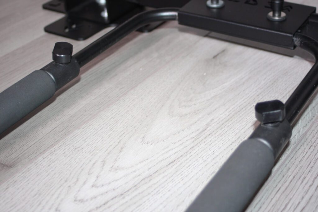 pedal chassis thumb screws