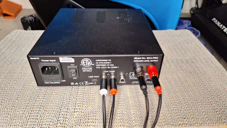 Connecting the Buttkicker Gamer Pro to the amplifier using quick-release cables