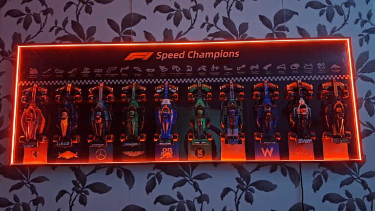 ICUANUTY LEGO Speed Champions Display Review: The Ultimate Owner's Guide (2026) 28 ICUANUTY LED lighting remote control for LEGO Speed Champions display frame red